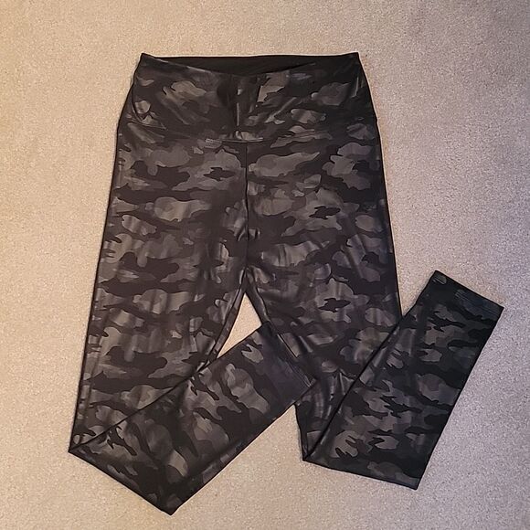 NWOT Vera Wang vegan leather black on black camo leggings - Picture 1 of 8